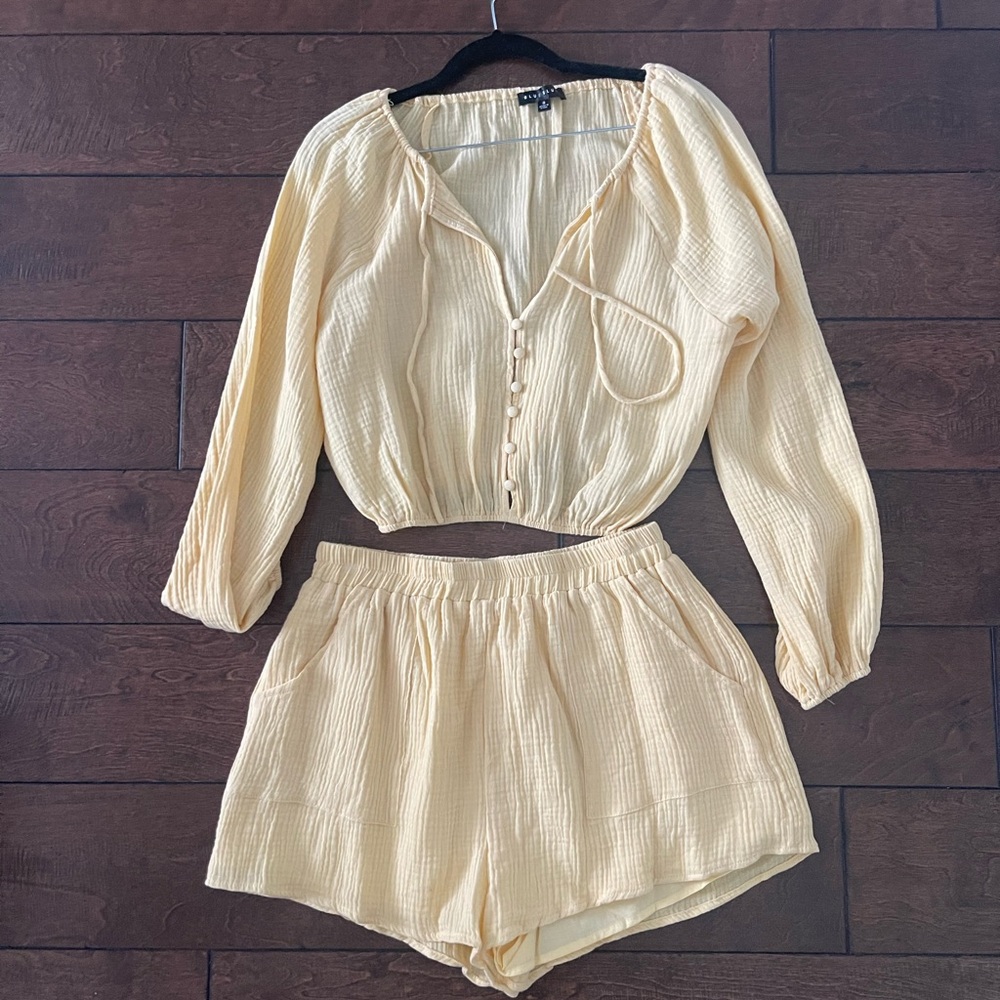 Two piece gauze set.